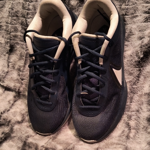 Athletic_Shoes